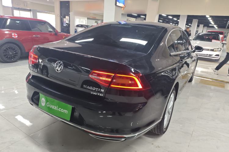 Used Volkswagen Magotan 2017 330TSI DSG Luxury Model Rear Right 45 Deg