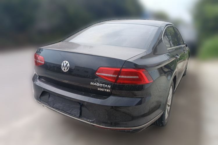 Used Volkswagen Magotan 2017 330TSI DSG Luxury Model Rear Right 45 Deg