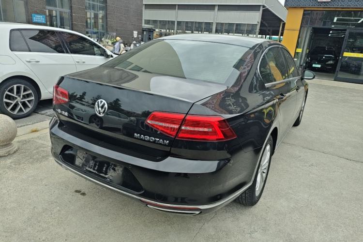Used Volkswagen Magotan 2017 330TSI DSG Luxury Model Rear Right 45 Deg