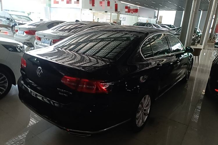 Used Volkswagen Magotan 2017 330TSI DSG Luxury Model Rear Right 45 Deg