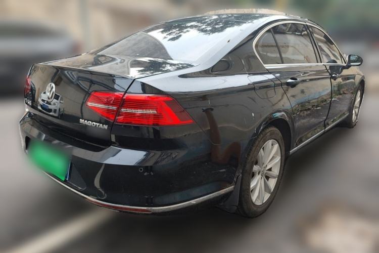 Used Volkswagen Magotan 2017 330TSI DSG Luxury Model Rear Right 45 Deg