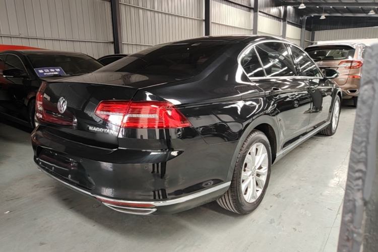 Used Volkswagen Magotan 2017 330TSI DSG Luxury Model Rear Right 45 Deg