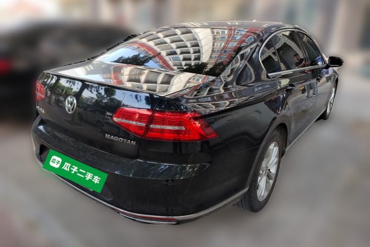 Used Volkswagen Magotan 2017 330TSI DSG Luxury Model Rear Right 45 Deg