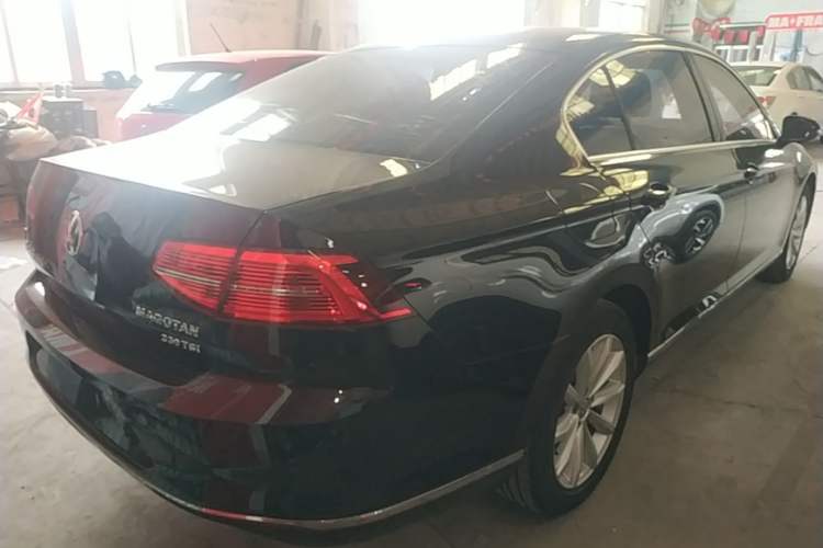 Used Volkswagen Magotan 2017 330TSI DSG Leading Model Rear Right 45 Deg
