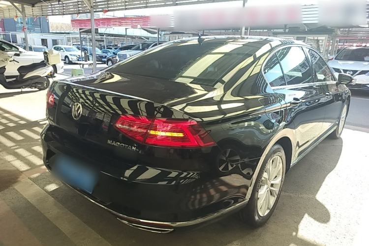 Used Volkswagen Magotan 2017 330TSI DSG Luxury Model Rear Right 45 Deg
