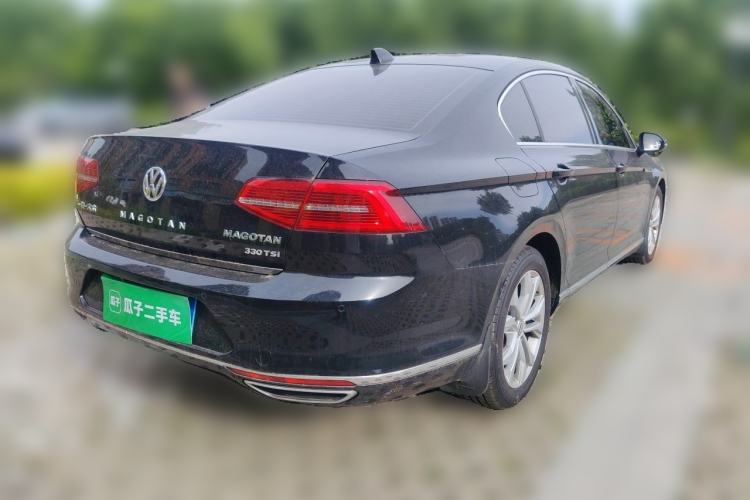 Used Volkswagen Magotan 2017 330TSI DSG Luxury Model Rear Right 45 Deg