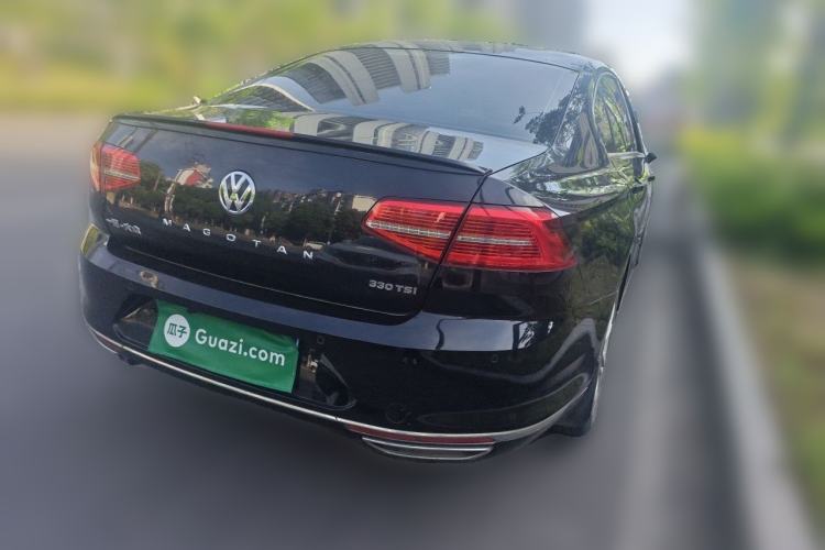 Used Volkswagen Magotan 2017 330TSI DSG Luxury Model Rear Right 45 Deg