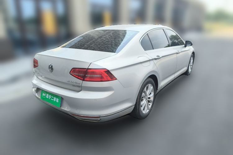 Used Volkswagen Magotan 2017 330TSI DSG Luxury Model Rear Right 45 Deg