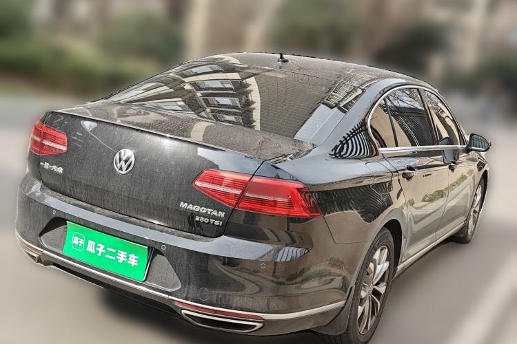 Used Volkswagen Magotan 2017 380TSI DSG Luxury Model Rear Right 45 Deg