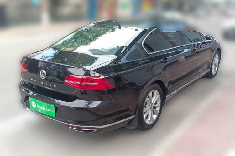 Used Volkswagen Magotan 2017 330TSI DSG Luxury Model Rear Right 45 Deg