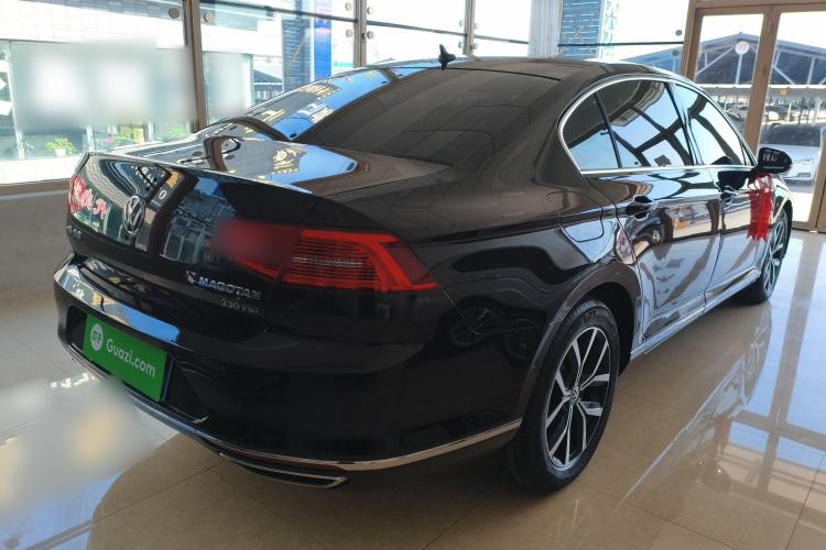 Used Volkswagen Magotan 2017 330TSI DSG Luxury Model Rear Right 45 Deg