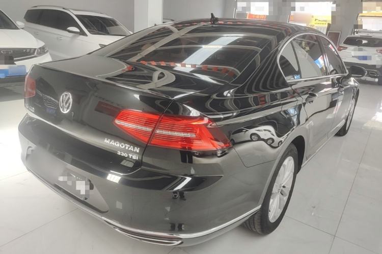 Used Volkswagen Magotan 2017 330TSI DSG Luxury Model Rear Right 45 Deg