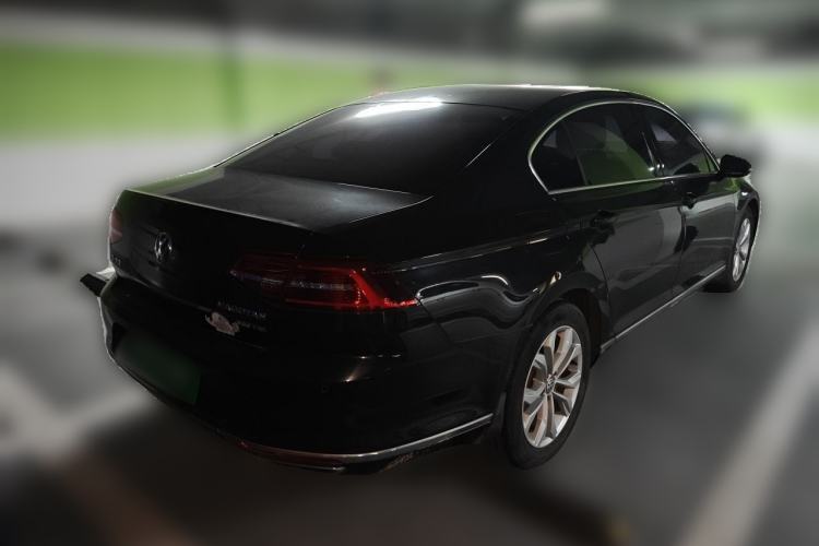 Used Volkswagen Magotan 2017 330TSI DSG Luxury Model Rear Right 45 Deg