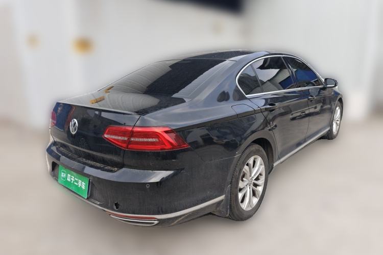 Used Volkswagen Magotan 2017 330TSI DSG Luxury Model Rear Right 45 Deg