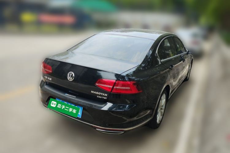 Used Volkswagen Magotan 2017 330TSI DSG Luxury Model Rear Right 45 Deg