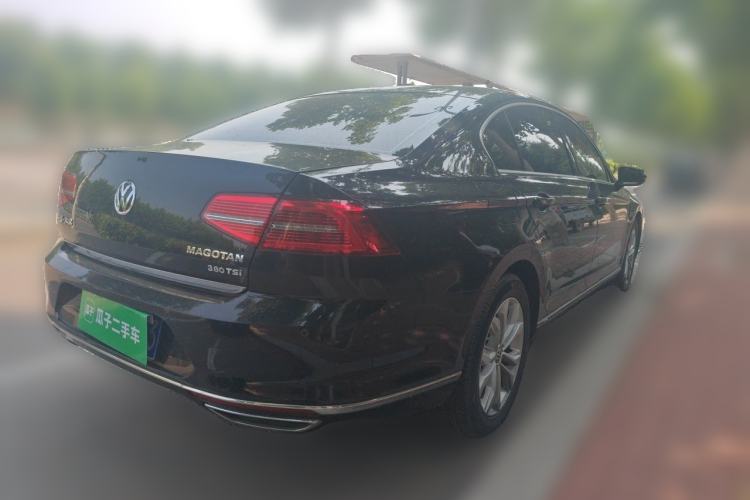 Used Volkswagen Magotan 2017 330TSI DSG Luxury Model Rear Right 45 Deg