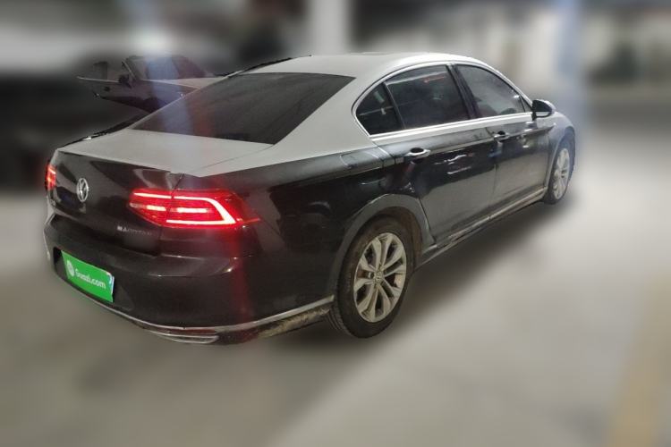 Used Volkswagen Magotan 2017 330TSI DSG Luxury Model Rear Right 45 Deg