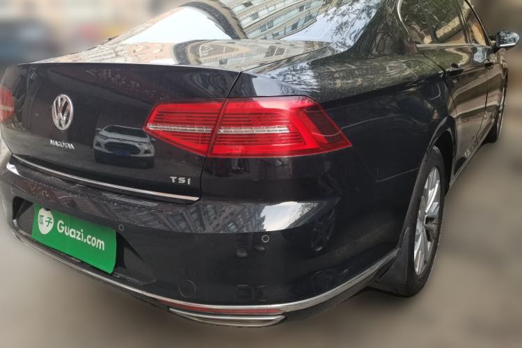 Used Volkswagen Magotan 2017 330TSI DSG Luxury Model Rear Right 45 Deg