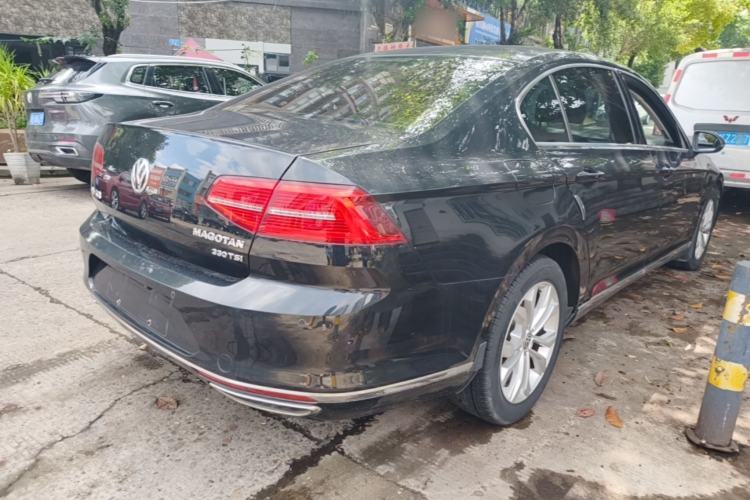 Used Volkswagen Magotan 2017 330TSI DSG Luxury Model Rear Right 45 Deg