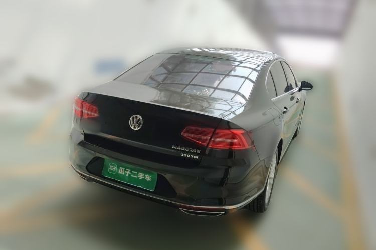 Used Volkswagen Magotan 2017 330TSI DSG Luxury Model Rear Right 45 Deg