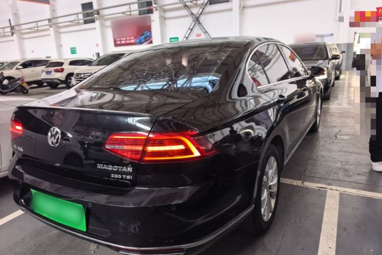 Used Volkswagen Magotan 2017 330TSI DSG Luxury Model Rear Right 45 Deg