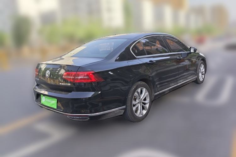 Used Volkswagen Magotan 2017 330TSI DSG Luxury Model Rear Right 45 Deg