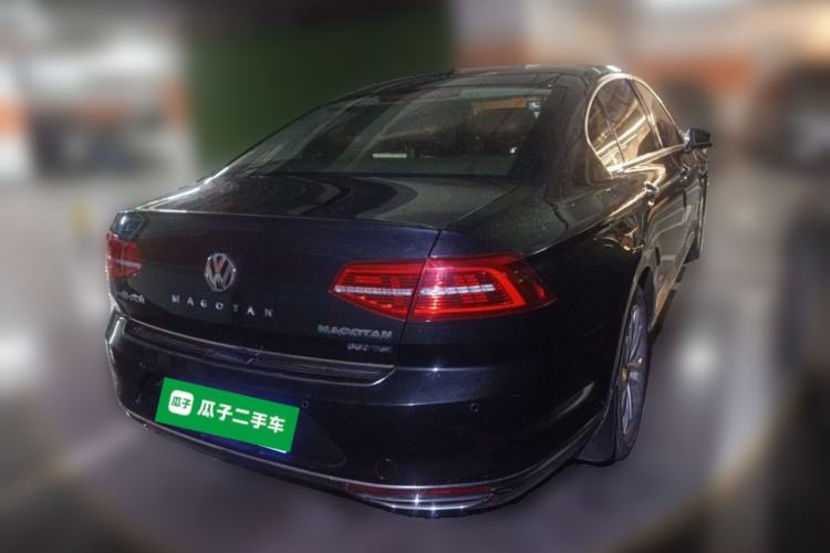 Used Volkswagen Magotan 2017 330TSI DSG Luxury Model Rear Right 45 Deg