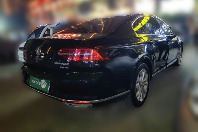 Used Volkswagen Magotan 2017 330TSI DSG Luxury Model Rear Right 45 Deg