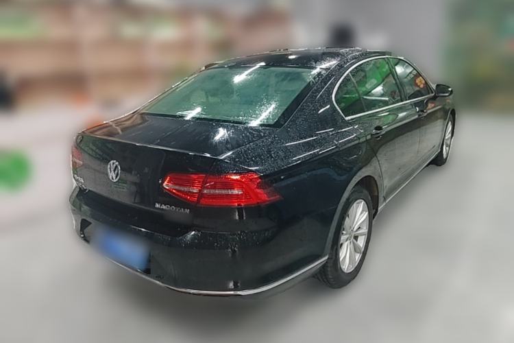 Used Volkswagen Magotan 2017 330TSI DSG Luxury Model Rear Right 45 Deg