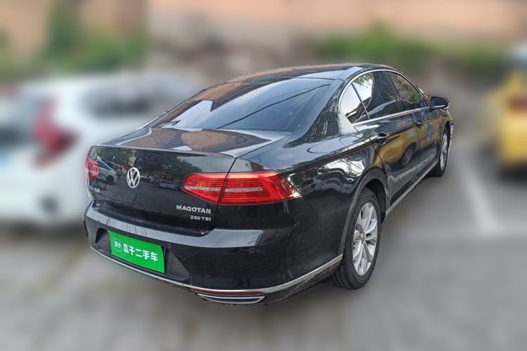 Used Volkswagen Magotan 2017 330TSI DSG Luxury Model Rear Right 45 Deg