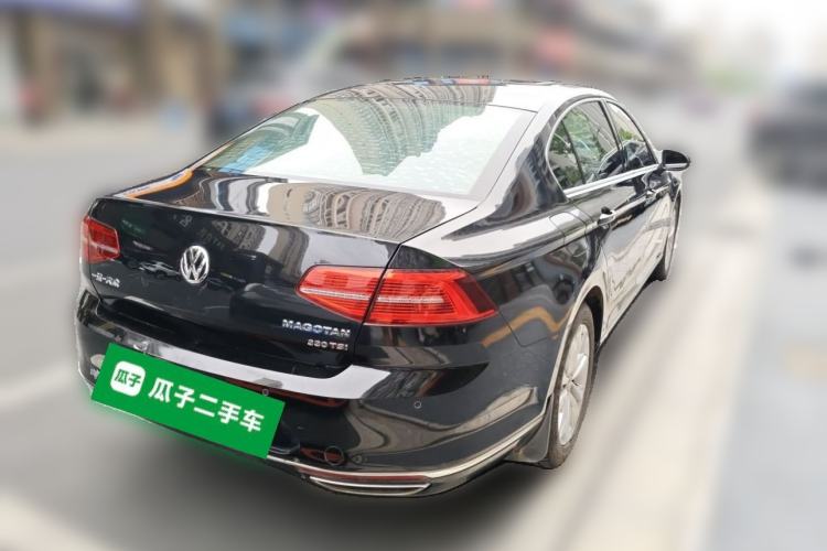 Used Volkswagen Magotan 2017 330TSI DSG Luxury Model Rear Right 45 Deg