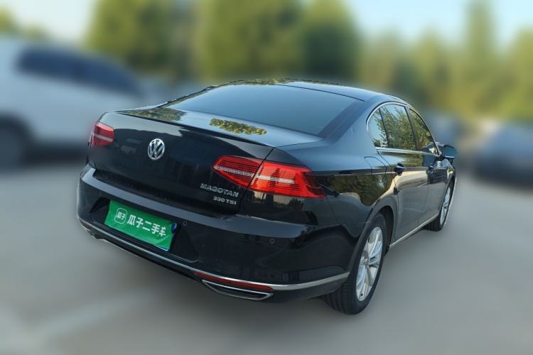 Used Volkswagen Magotan 2017 330TSI DSG Luxury Model Rear Right 45 Deg