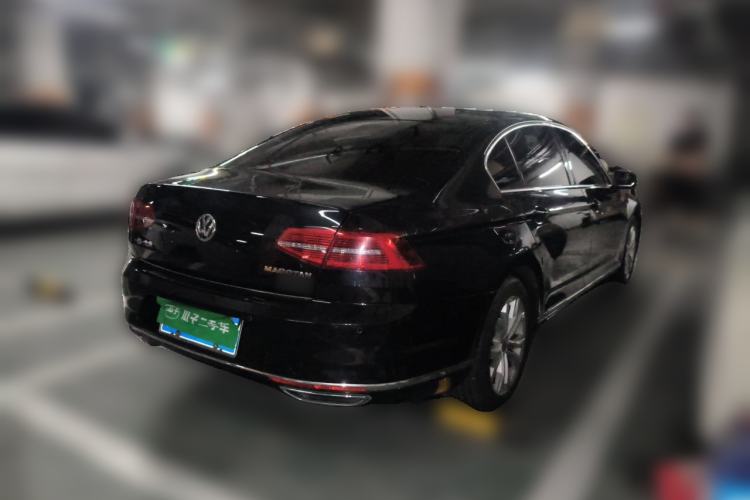 Used Volkswagen Magotan 2017 330TSI DSG Luxury Model Rear Right 45 Deg