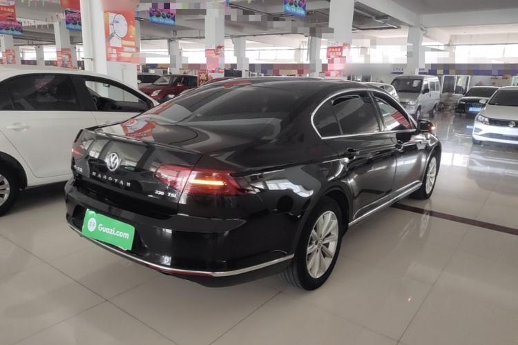 Used Volkswagen Magotan 2017 330TSI DSG Leading Model Rear Right 45 Deg