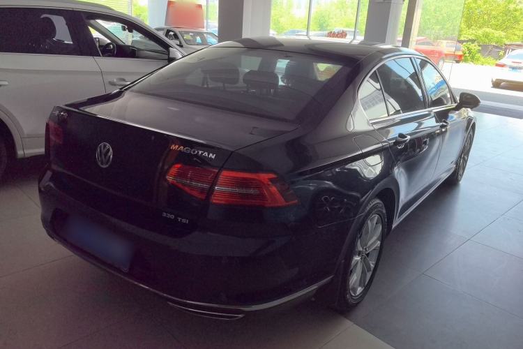 Used Volkswagen Magotan 2017 330TSI DSG Luxury Model Rear Right 45 Deg