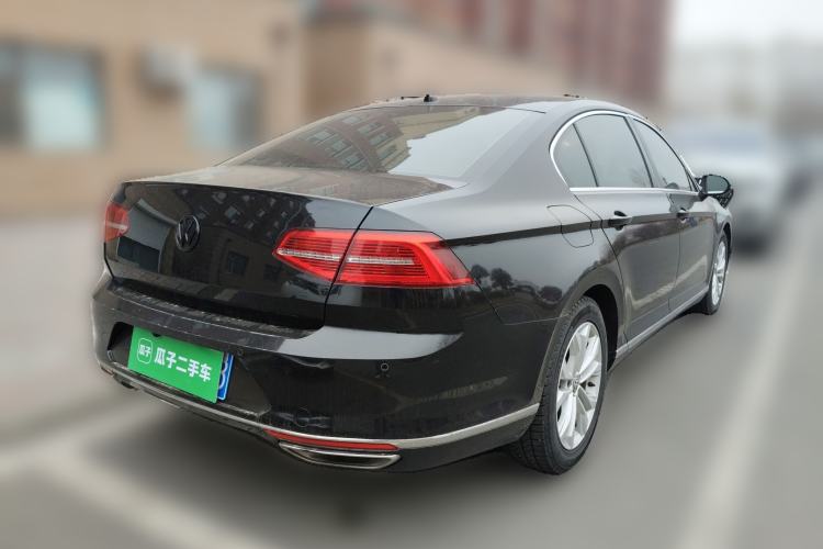 Used Volkswagen Magotan 2017 380TSI DSG Luxury Model Rear Right 45 Deg