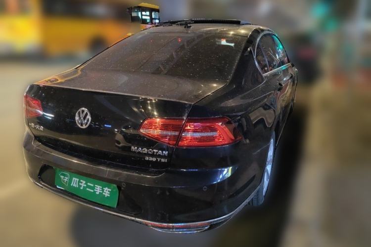 Used Volkswagen Magotan 2017 330TSI DSG Luxury Model Rear Right 45 Deg