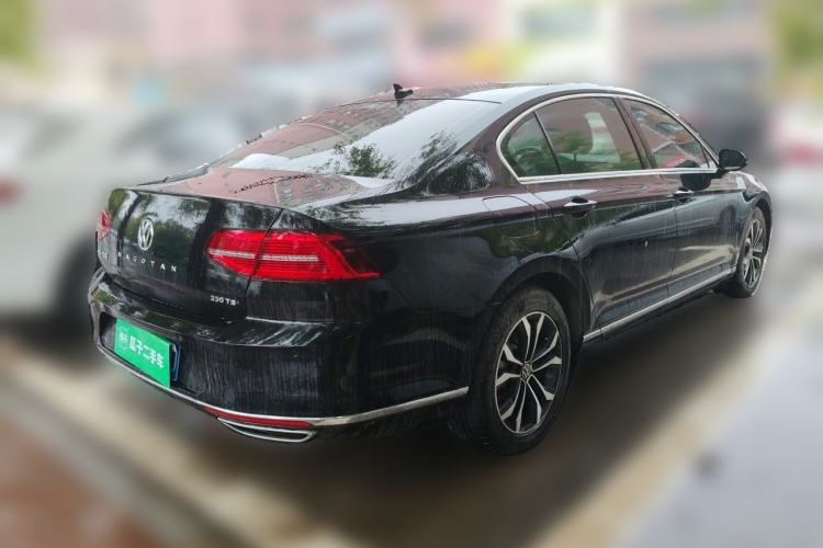 Used Volkswagen Magotan 2017 330TSI DSG Luxury Model Rear Right 45 Deg