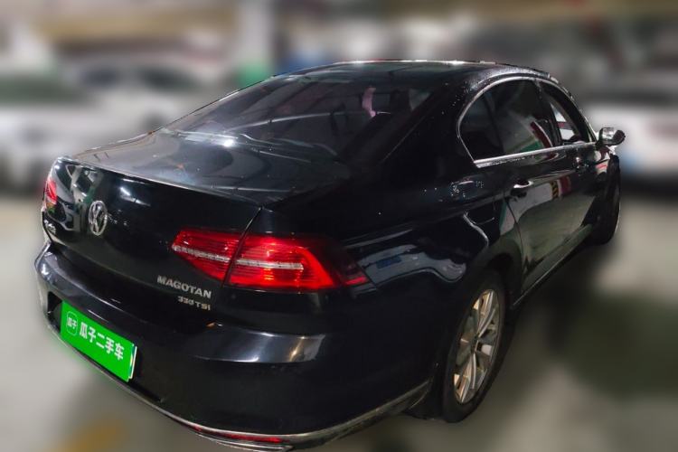 Used Volkswagen Magotan 2017 330TSI DSG Luxury Model Rear Right 45 Deg