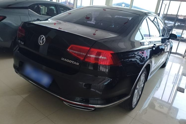 Used Volkswagen Magotan 2017 330TSI DSG Luxury Model Rear Right 45 Deg