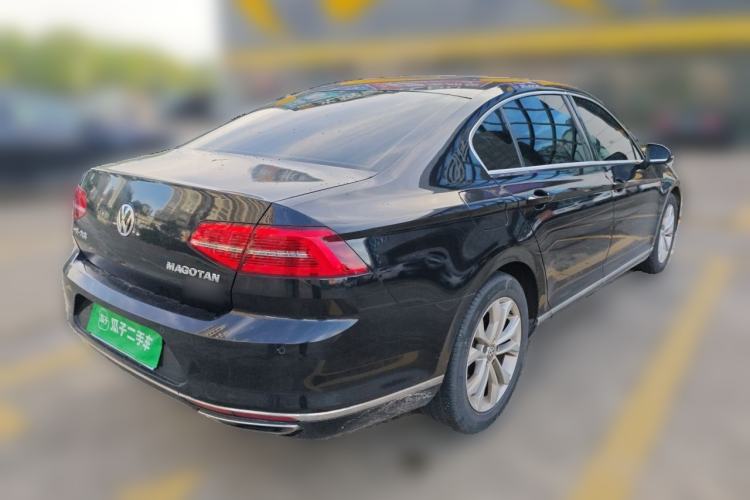 Used Volkswagen Magotan 2017 380TSI DSG Luxury Model Rear Right 45 Deg