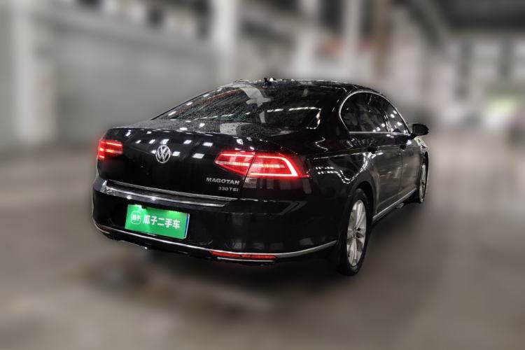 Used Volkswagen Magotan 2017 330TSI DSG Luxury Model Rear Right 45 Deg