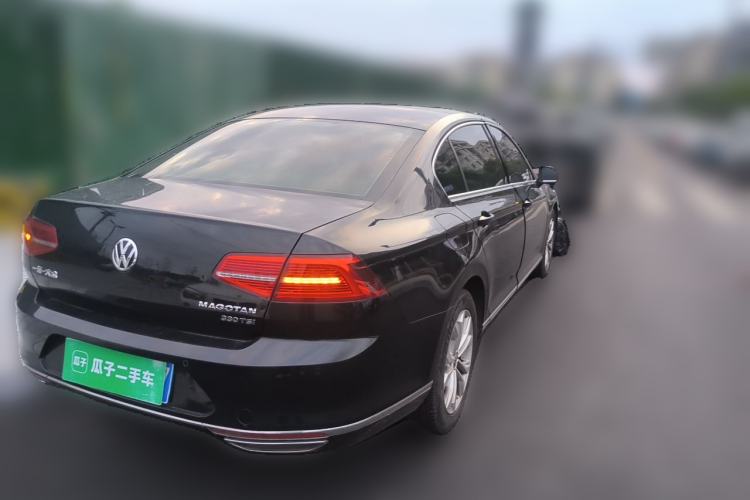 Used Volkswagen Magotan 2017 330TSI DSG Luxury Model Rear Right 45 Deg