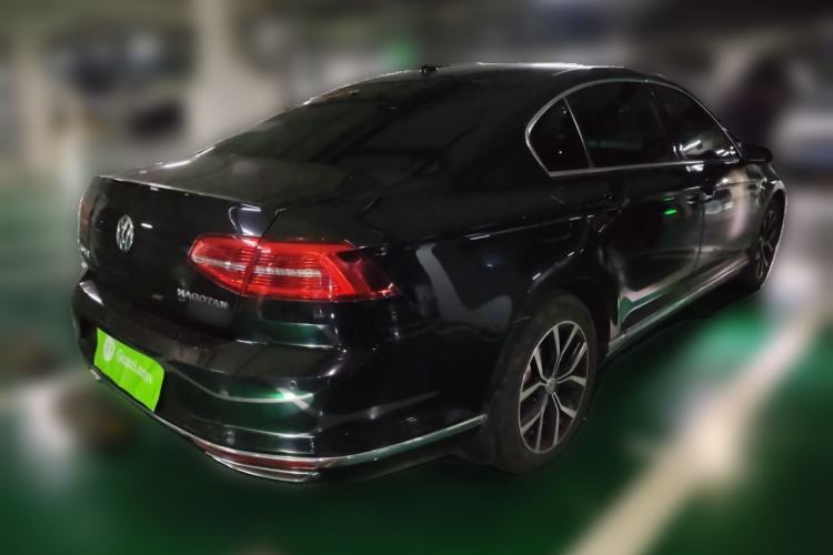 Used Volkswagen Magotan 2017 330TSI DSG Luxury Model Rear Right 45 Deg