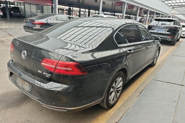 Used Volkswagen Magotan 2017 330TSI DSG Luxury Model Rear Right 45 Deg