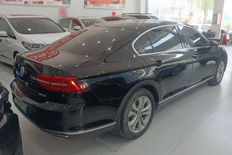Used Volkswagen Magotan 2017 330TSI DSG Luxury Model Rear Right 45 Deg