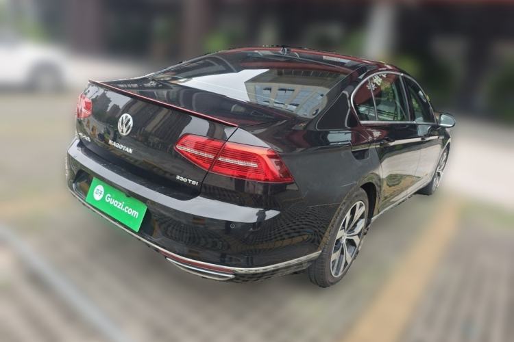 Used Volkswagen Magotan 2017 330TSI DSG Luxury Model Rear Right 45 Deg