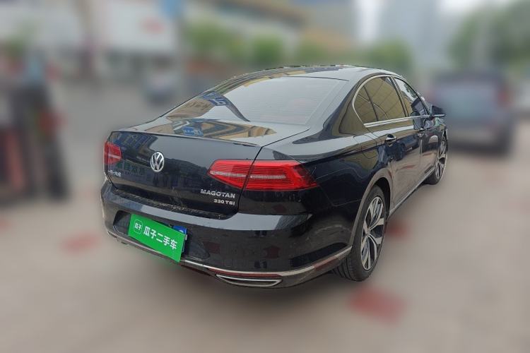 Used Volkswagen Magotan 2017 330TSI DSG Luxury Model Rear Right 45 Deg