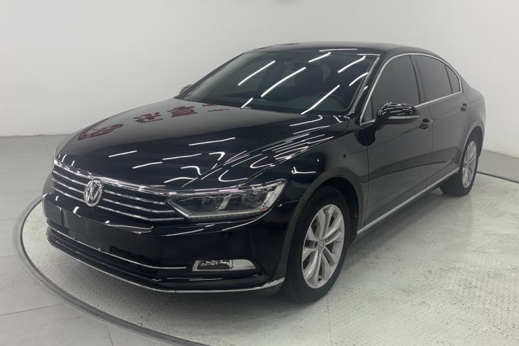 Used Volkswagen Magotan 2017 380TSI DSG Luxury Model Rear Right 45 Deg