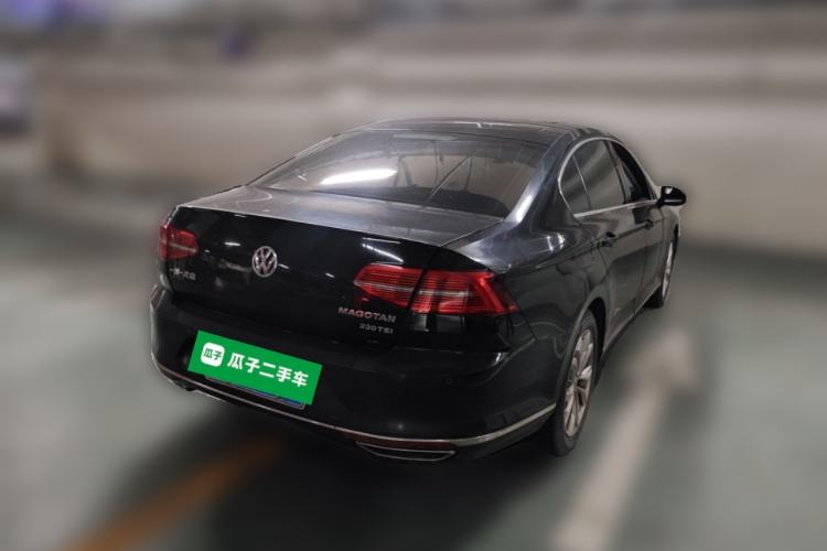 Used Volkswagen Magotan 2017 330TSI DSG Luxury Model Rear Right 45 Deg